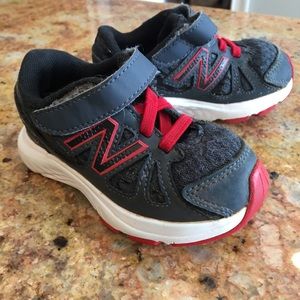 Toddler Boys New Balance sneakers size 5